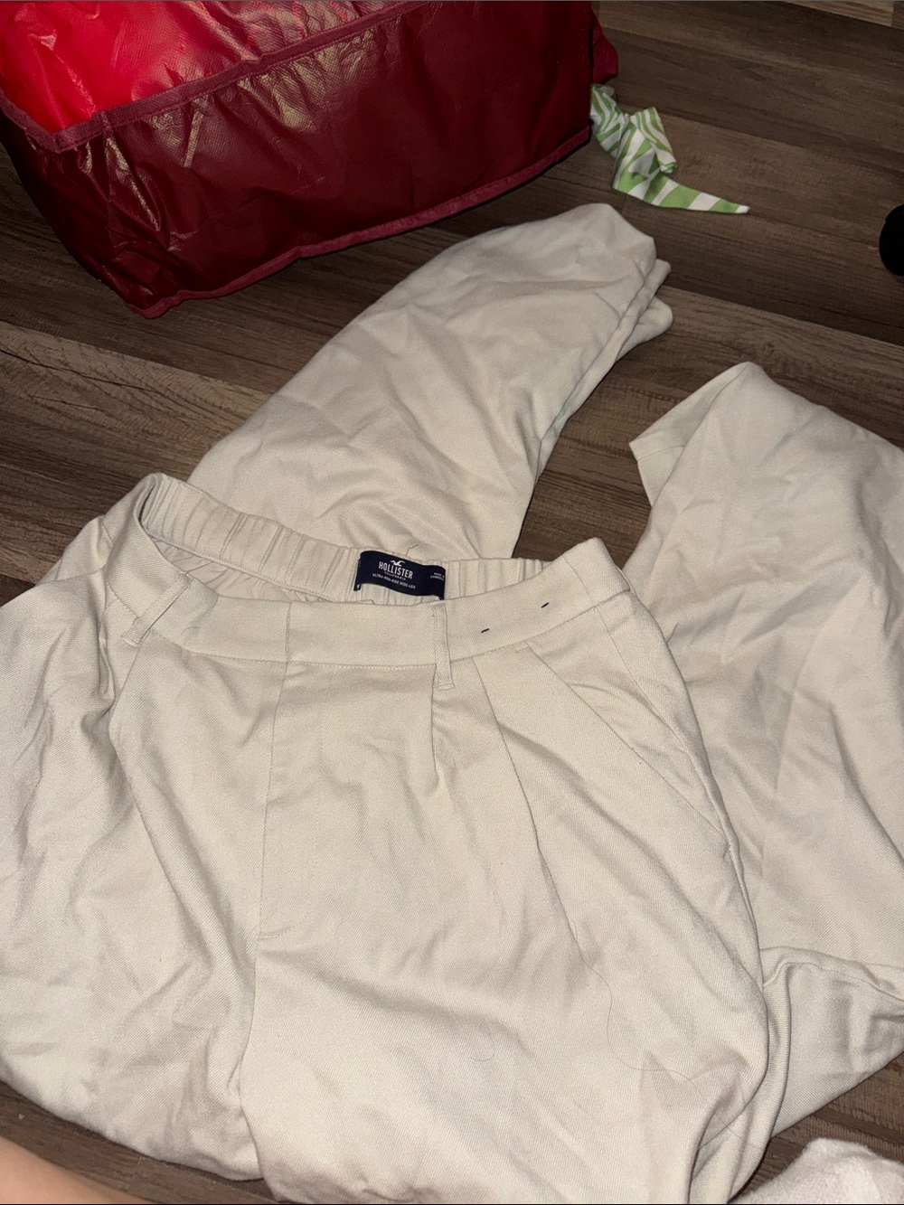 Hollister Men's Light Beige Pleated Chinos